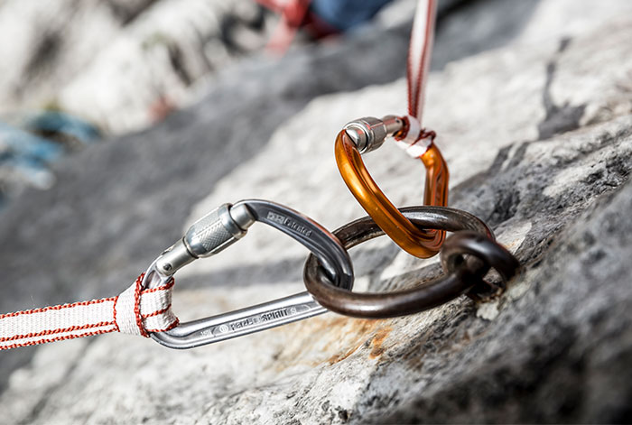 Faster rappelling with a group - fix each strand — Alpine Savvy